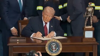 פרעזידענט טראמפ האט אונטערגעשריבן אן עקזעקוטיוו ארדער וואס פארגרעסערט די פראדוקציע פון ​​קוילן פאר נאציאנאלע זיכערהייט.