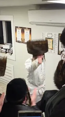 מוצאי שבת ביי כ"ק אדמו"ר מקרעטשניף כפר עטה שליט"א 