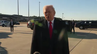 טראמפ זאגט אז די פאראייניגטע שטאטן גרייט צו אפציעס פאר אן איראן רעזשים טויש.