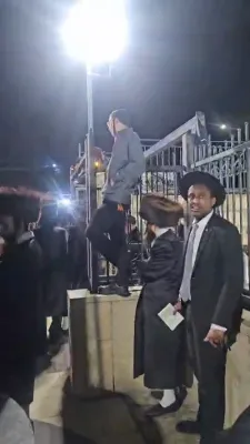 הרה"צ רבי אלימלך בידערמאן שליט"א אין מירון