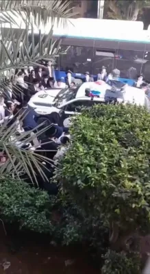 ריזיגע פראטעסטן אין בני ברק נאך ארעסטן פון בחורים