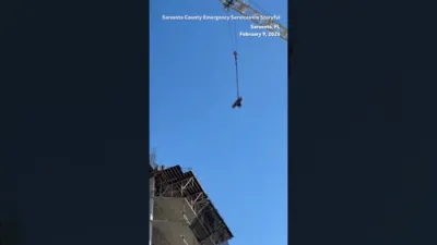 פייער דעפארטמענט באשעפטיקט טורעם קראן אין דראמאטישער ארבעטער רעסקיו.