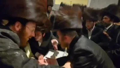 נאך ווידיאוס פון כ"ק אדמו"ר מקרעטשניף כפר עטה שליט"א אין ניו יארק 