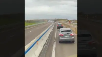 באוואפנטע באנדעס פירן דורך א מעכטיגע געלט רויבעריי אין איטאליע