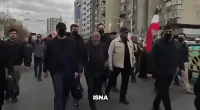 איראן'ס ארמיי טשיף נעמט אנטייל ביי 47סטער איסלאמישער רעוואלוציע ראלי.