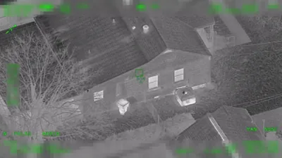 MNPD טרעקט מערסט געזוכטן פארדעכטיגן וואס באהאלט זיך אין מיסט קאסטן.