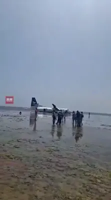 א ערעפלאן מאכט א עמערדזשענסי לאנדונג אין סאמאליע