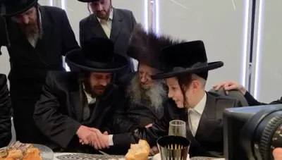 ווידיאוס: באזוך פון כ"ק אדמו"ר מקרעטשניף כפר עטה אין ניו יארק