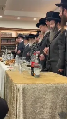 כ"ק אדמו"ר מסאטמאר שליט"א איז זיך משתתף ביים סעודת הודאה פון הרה"ח ר' משה יצחק ווערטהיימער הי"ו ממשמשים בקודש ביי כ"ק אדמו"ר בעל ברך משה זצ"ל, וואס איז אפגעראכטן געווארן צוזאמען מיט א סיום הש"ס אין ביהמ"ד בית מנחם