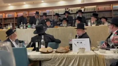 כ"ק אדמו"ר מסאטמאר שליט"א איז זיך משתתף ביים סעודת הודאה פון הרה"ח ר' משה יצחק ווערטהיימער הי"ו ממשמשים בקודש ביי כ"ק אדמו"ר בעל ברך משה זצ"ל, וואס איז אפגעראכטן געווארן צוזאמען מיט א סיום הש"ס אין ביהמ"ד בית מנחם