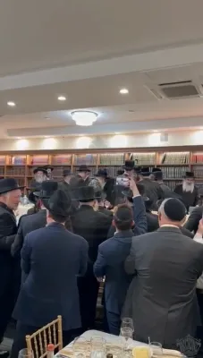 כ"ק אדמו"ר מסאטמאר שליט"א איז זיך משתתף ביים סעודת הודאה פון הרה"ח ר' משה יצחק ווערטהיימער הי"ו ממשמשים בקודש ביי כ"ק אדמו"ר בעל ברך משה זצ"ל, וואס איז אפגעראכטן געווארן צוזאמען מיט א סיום הש"ס אין ביהמ"ד בית מנחם