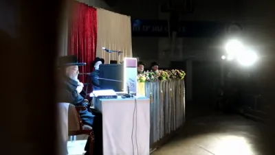 לענגערע ווידיאו: כ"ק אדמו"ר מפינסק קארלין שליט"א רעדט צו די נשות הקהילה בדברי חיזוק