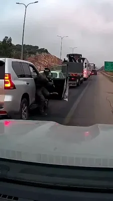 מדינת ישראל פאליציי שטעלט אפ א גע'גנב'עטע אויטא וואס גייט אריבער קיין יהודה און שומרון.