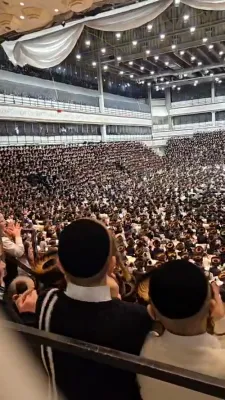 צענדליגע ווידיאוס פון סיום קריאת ספר תורה פון קדשינו בחצר הקודש סקווירא