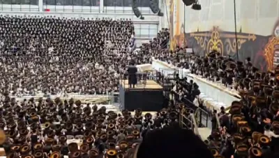 צענדליגע ווידיאוס פון סיום קריאת ספר תורה פון קדשינו בחצר הקודש סקווירא