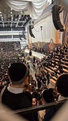 צענדליגע ווידיאוס פון סיום קריאת ספר תורה פון קדשינו בחצר הקודש סקווירא