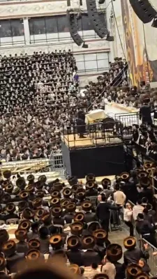 צענדליגע ווידיאוס פון סיום קריאת ספר תורה פון קדשינו בחצר הקודש סקווירא