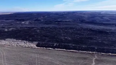 אקלעהאמע וואלדפייער פארברענט הונדערטער טויזנטער עיקער.
