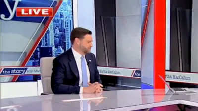 ווענס ווארנט קעגן צוריקגעבן מאכט צו דעמאקראטן.