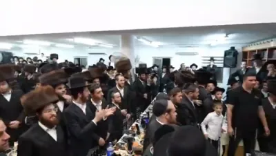 בר מצווה לבן יחיד- שמחת בית נעשכיז: שמחת הבר מצוה פאר בן יחיד פון כ"ק אדמו"ר מנעשכיז שליט"א 