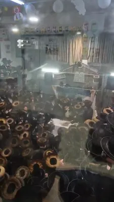 כ"ק אדמו"ר ממחנובקא שליט"א ביי הכנסת ספר תורה אין נייע בית המדרש  