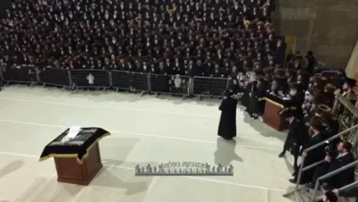 כ"ק אדמו"ר ממחנובקא שליט"א ביי הכנסת ספר תורה אין נייע בית המדרש  