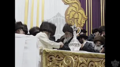 ווידיאו: שמחת החתונה בחצר הקודש סאטמאר 