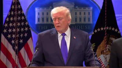 טראמפ זאגט אז 32,000 זענען אומגעקומען אין פראטעסטן קעגן איראן.