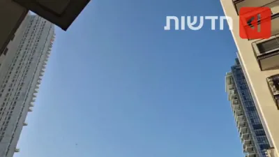 צוויי אמעריקאנער ראגאר ערעפלאנען ווערן געזען איבער תל אביב.