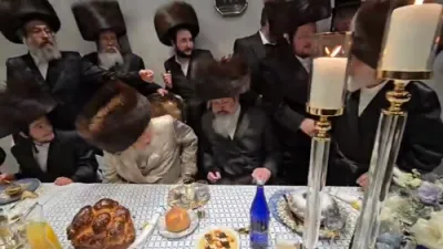 כ"ק אדמו"ר ממונקאטש שליט"א ווינטשט ברכותיו לרגל בניית בית מדרש הגדול דליסקא לכ"ק אדמו"ר מליסקא שליט"א אצל שבע ברכות לבת העסקן הרב משה מארגארעטן שליט"א