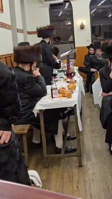 אב"ד סיגוט שליט"א טרעט אויף  ביי סעודת שלושים של אשת הרב ר' לייבוש טייטלבוים ז"ל (בן ר' אהרן מאוהעל) פארגעקומען אין קהל עצי חיים סיגוט