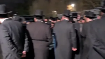 ערשטע ווידיאוס פון די באזוך פון כ"ק אדמו"ר מסאטמאר שליט"א אין מאנטשעסטער 