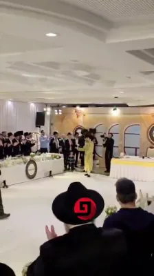 הרה"צ רבי אלימלך בידערמאן שליט"א מוצאי שבת מיט נגידים אין טבריה