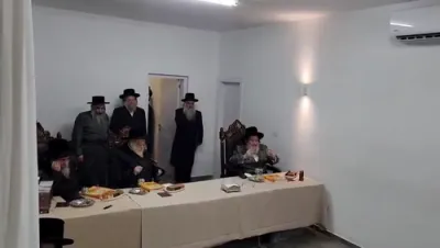 הערליכע פרישע ווידיאוס:  כ"ק אדמו"ר מוויזניץ שליט"א לרפו"ש ביי א מעמד סיום זוהר היינט צוזאמען מיט כ"ק אדמו"ר מתולדות אהרן און רחמיסטריווקא שליט"א 