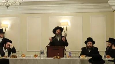 בילדער און קליפס פון די יארצייט סעודה פון כ"ק אדמו"ר הגה"ק מ'חוסט זצוק"ל כ"ט שבט תרומה תשפ"ו אין אנשי ספרד ב"פ און ביים מתפלל זיין אויפ'ן ציון הק' אין ביה"ח הר שלום מאנסי