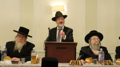 בילדער און קליפס פון די יארצייט סעודה פון כ"ק אדמו"ר הגה"ק מ'חוסט זצוק"ל כ"ט שבט תרומה תשפ"ו אין אנשי ספרד ב"פ און ביים מתפלל זיין אויפ'ן ציון הק' אין ביה"ח הר שלום מאנסי