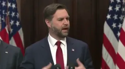 וויצע־פרעזידענט ווענס באהויפטעט אז איראן בויט איבער נוקלעארע וואפן.