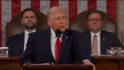 פרעזידענט טראמפ באגריסט די 50 יעריגע נידריגע גרענעץ שמוגלעריי.