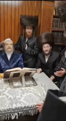 אויף דעם זאגט די תורה, דו האב נישט קיין מורא, איך וועל דיר העלפן גיב זאך נאר א בייג.  געדענק דעם אלטן גנב, אשר קרך ויזנב, מחה תמחה את זכר עמלק.