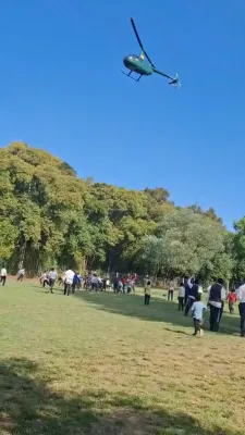 פורים רב קומט אין קעמפ אין ארגענטינא מיט א העליקאפטער