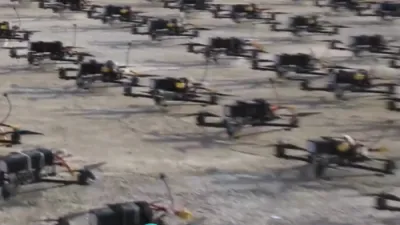 די איראנע רעגירונג IRGC פירט דורך גרויסע קוסט-פארטיידיקונג איבונגען אין דרום איראן.