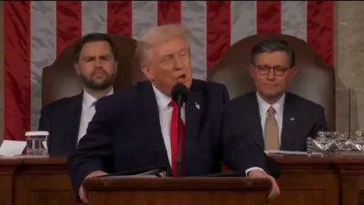 פרעזידענט טראמפ זאגט אז דעמאקראטן האבן אפגעווארפן שטייער רעליעף פאר ארבעטער.