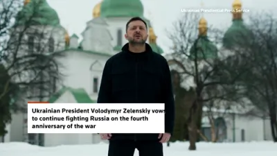 אוקראינע צייכנט אפ דעם פערטן קריג יארטאג, און זעלענסקי שווערט אז אוקראינע וועט ווייטער קעמפן.