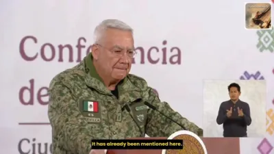 מעקסיקא פארטיידיגונגס מיניסטער: אמעריקע צושטעלט מערהייט פון קארטעל פייערארמס.