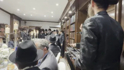 פולע גאלעריע: בילדער און ווידיאוס פון שבע ברכות מוצאי שבת תרומה אין שטוב פון כ"ק אדמו"ר מ'מונקאטש שליט"א לכבודו פון שר הפודה שבויים הר"ר משה מארגארעטן יו"ר אירגון צדק מיט די באטייליגונג פון מערערע אדוואקאטן און הרבנים הגאונים שליט"א  