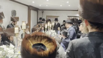 פולע גאלעריע: בילדער און ווידיאוס פון שבע ברכות מוצאי שבת תרומה אין שטוב פון כ"ק אדמו"ר מ'מונקאטש שליט"א לכבודו פון שר הפודה שבויים הר"ר משה מארגארעטן יו"ר אירגון צדק מיט די באטייליגונג פון מערערע אדוואקאטן און הרבנים הגאונים שליט"א  