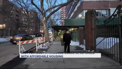 ברוקלינער היסטארישע שול שטייט פאר דעמאליעציע פאר א וואוינונג פראיעקט.