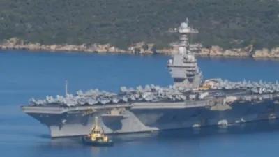 דער וועלט'ס גרעסטער פליגער קעריער באוועגט זיך בשעת אמעריקאנער כוחות גרייטן זיך צו מעגלעכע איראן אפעראציעס.