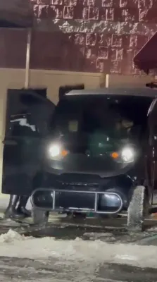 כ"ק אדמו"ר מסקווירא שליט"א ביים קומען צו א חתונה פון א אייניקל נעכטן אין די שניי בליזערד זאראוואכע