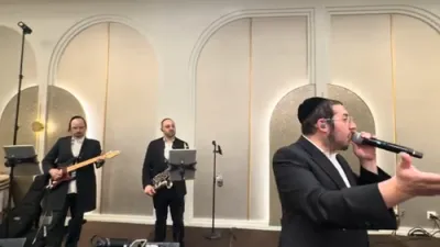 הערליכע קומזיץ מיט נפתלי משה שניצלער, יואלי גרינפעלד און הערשי לאנגסאם